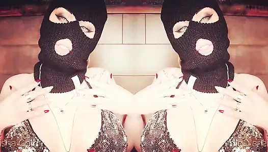 Организовано сексуальными гангстерами с красивыми губами!