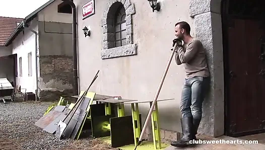 Lucy verführt die stabile hand