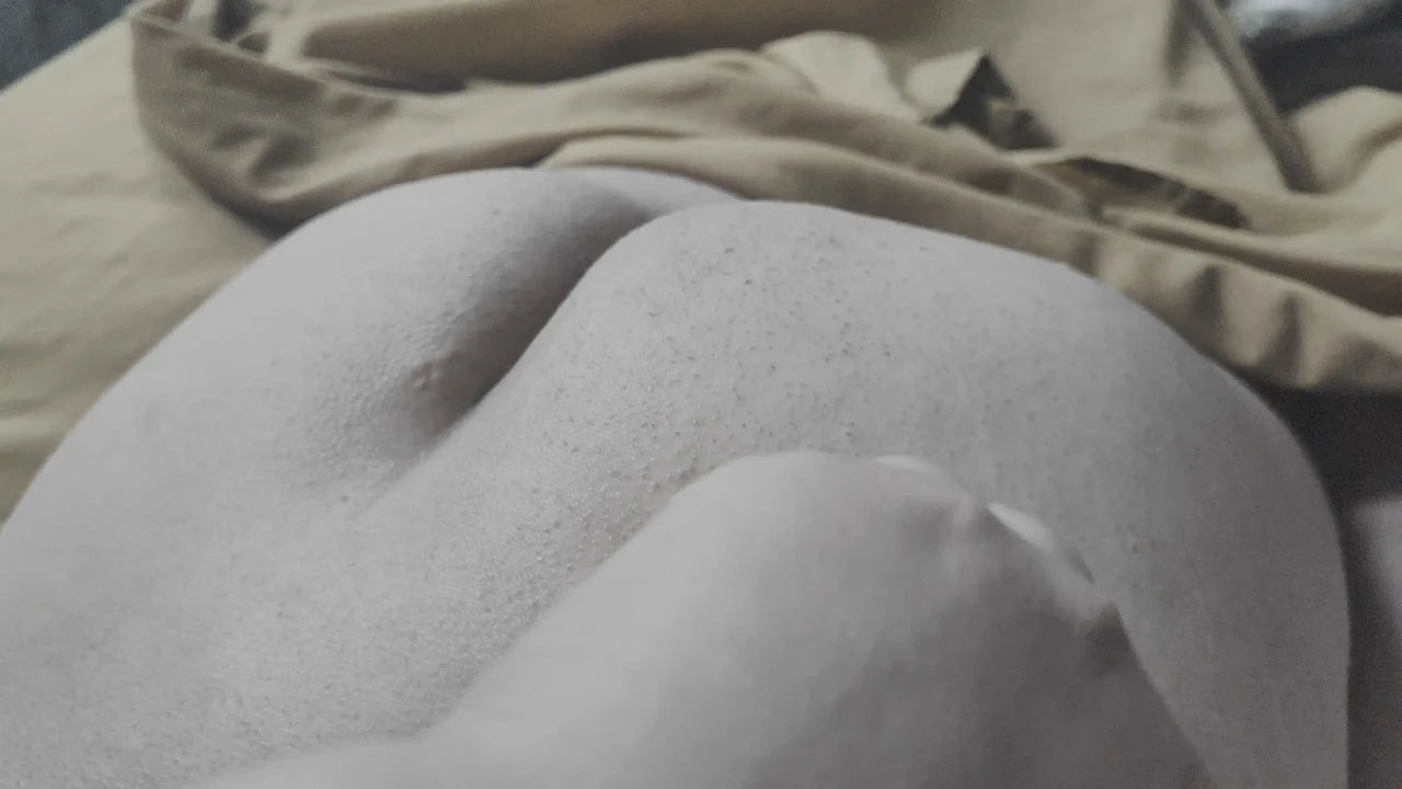 My boss asked me for massages on her ass to relax