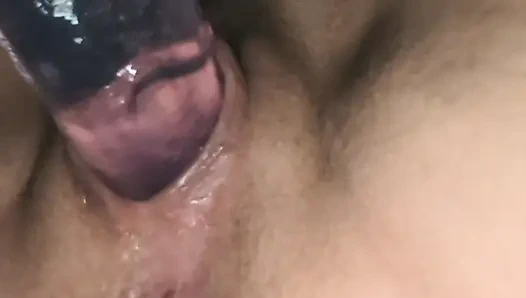 Двойной дилдо до всей задницы, пока огромный дилдо в киске