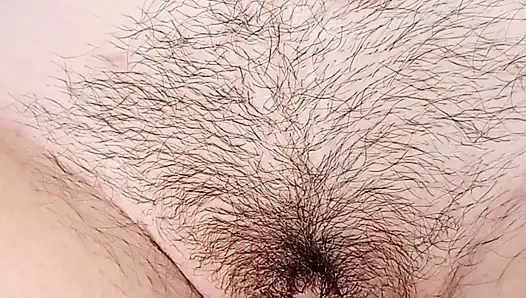 пальцами на автостоянке с молоком