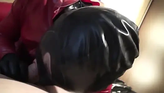 Lateks Danielle ilk oral seksi deniyor