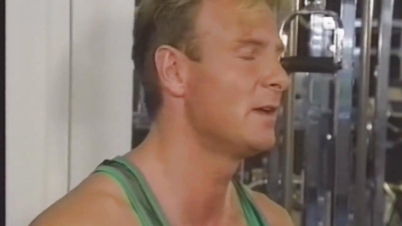 Kız Spor Salonunda Horoz Eğitimi