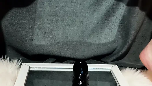 Zemin aynası kendi kendini sikiyor - çılgın amcık göt yansıması