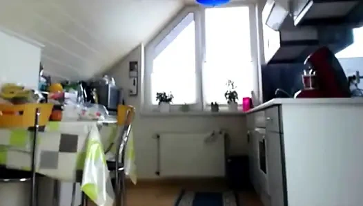 Boğucu topuklu ayakkabılar ve twerk: çene düşüren büyük götümü sergilememi izle!