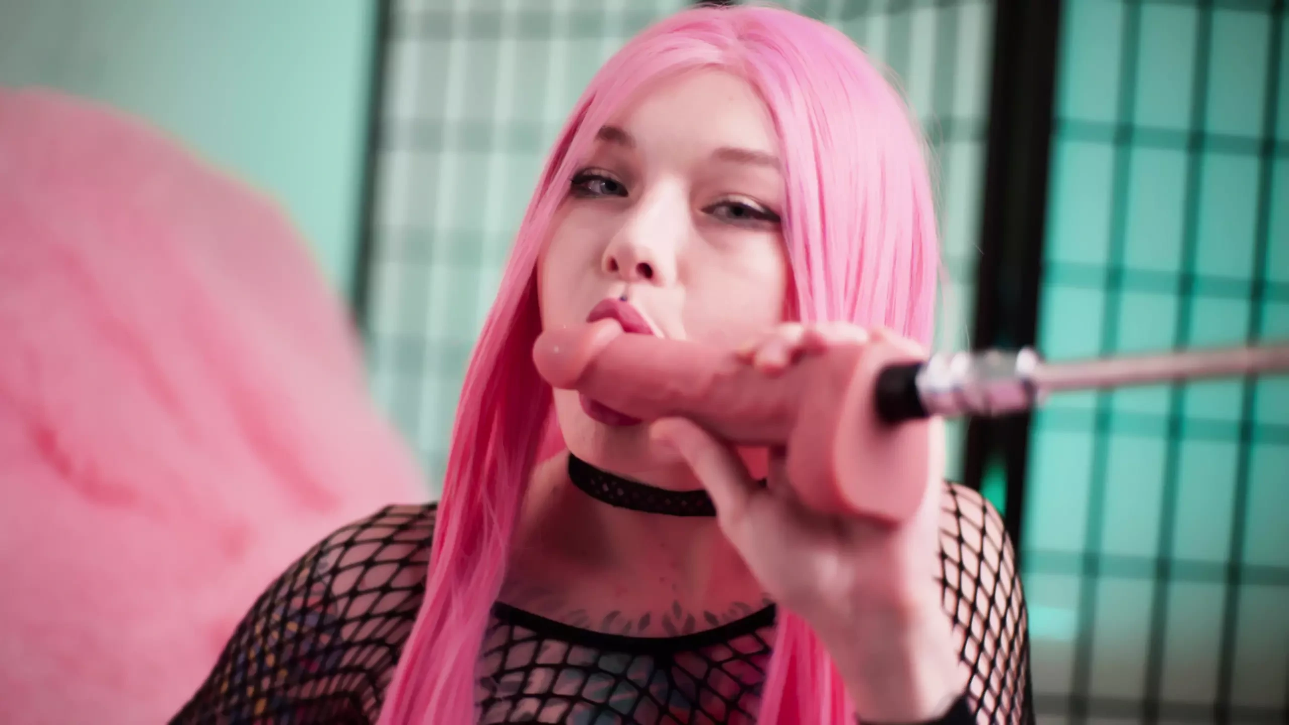 FULL VIDEO Slutty girl Karneli Bandi in fishnets got horny and using a fuck machine