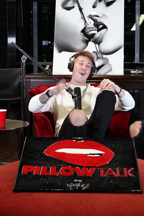 Greg O'gallagher palaa jälleen antamaan pojille avioliittoneuvontaa! Pillow Talk S01e21