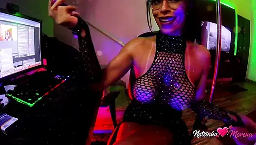 Heykelsi vücut, kışkırtıcı tutum