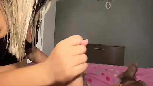 Üvey erkek kardeşimin yarağının üstüne çıkıp biniyorum