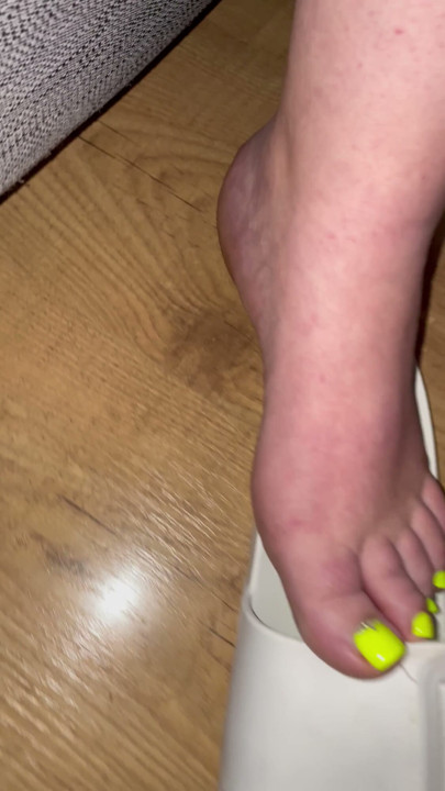 Amateur video cum on feet | Clip 1
