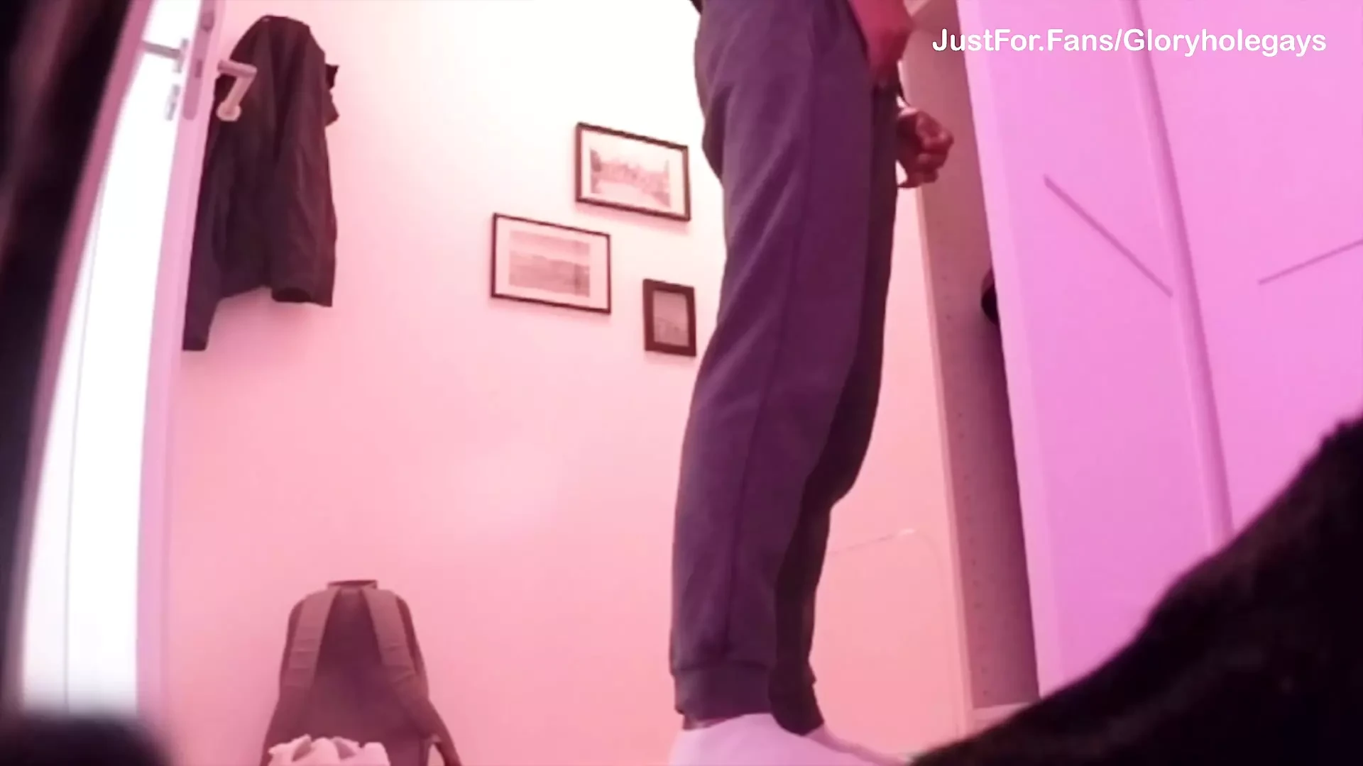 Hetero-schwanz am gloryhole - zunge bis er kommt