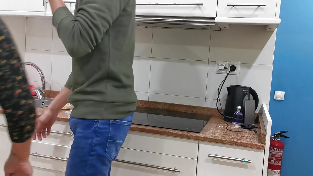 He Doesn't Have the Cash to Pay for the Order and They Fuck