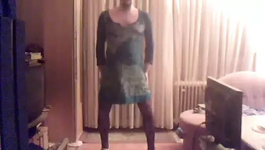 thori wichst im kleid