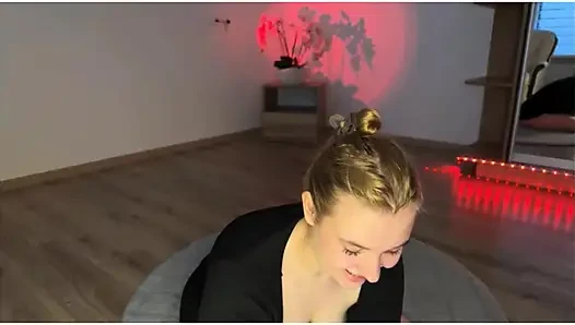 Jucielussie is masturbating while lying on her back, thinking about you