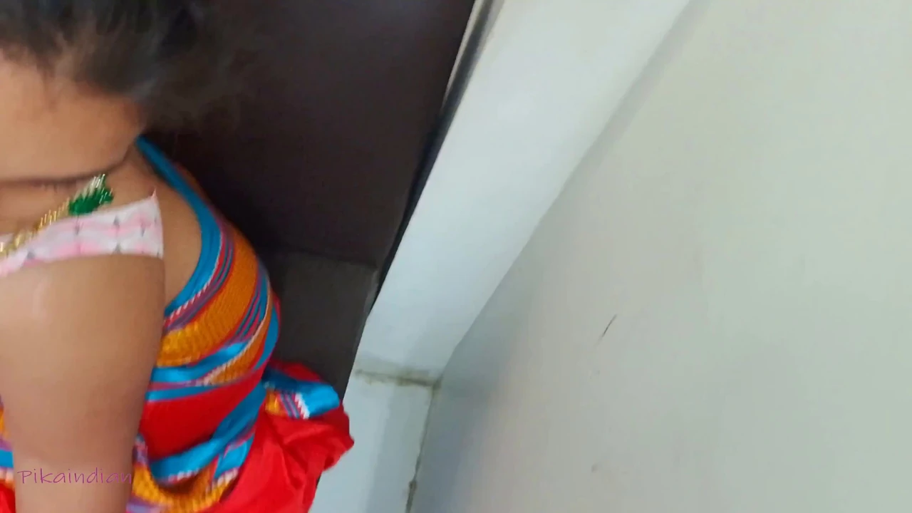 Ateşli Hintli seksi genç kız saree blause ateşli baştan çıkarıyor