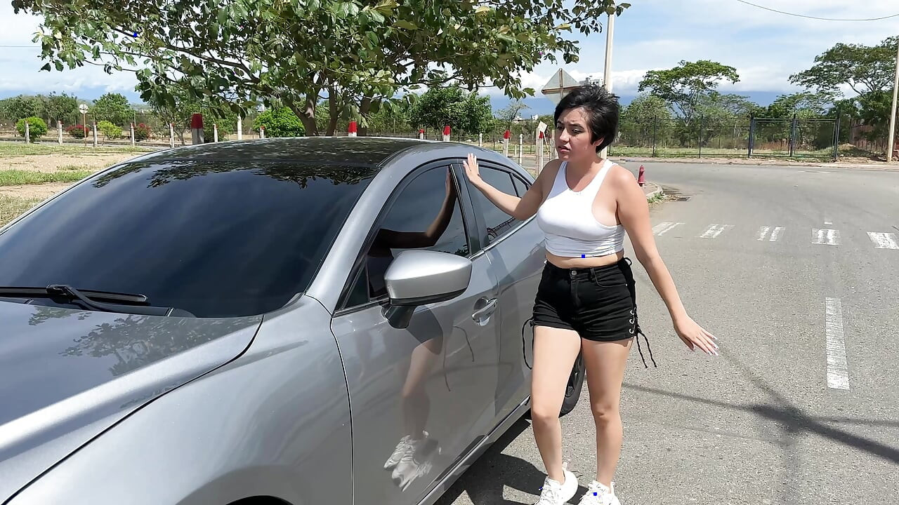 我发现一个女孩的车被困了, 所以我决定帮助她, 以换取她带我到她的公寓, 让我操她