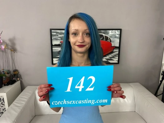 Sıska ve seksi kız gets becerdin mavi