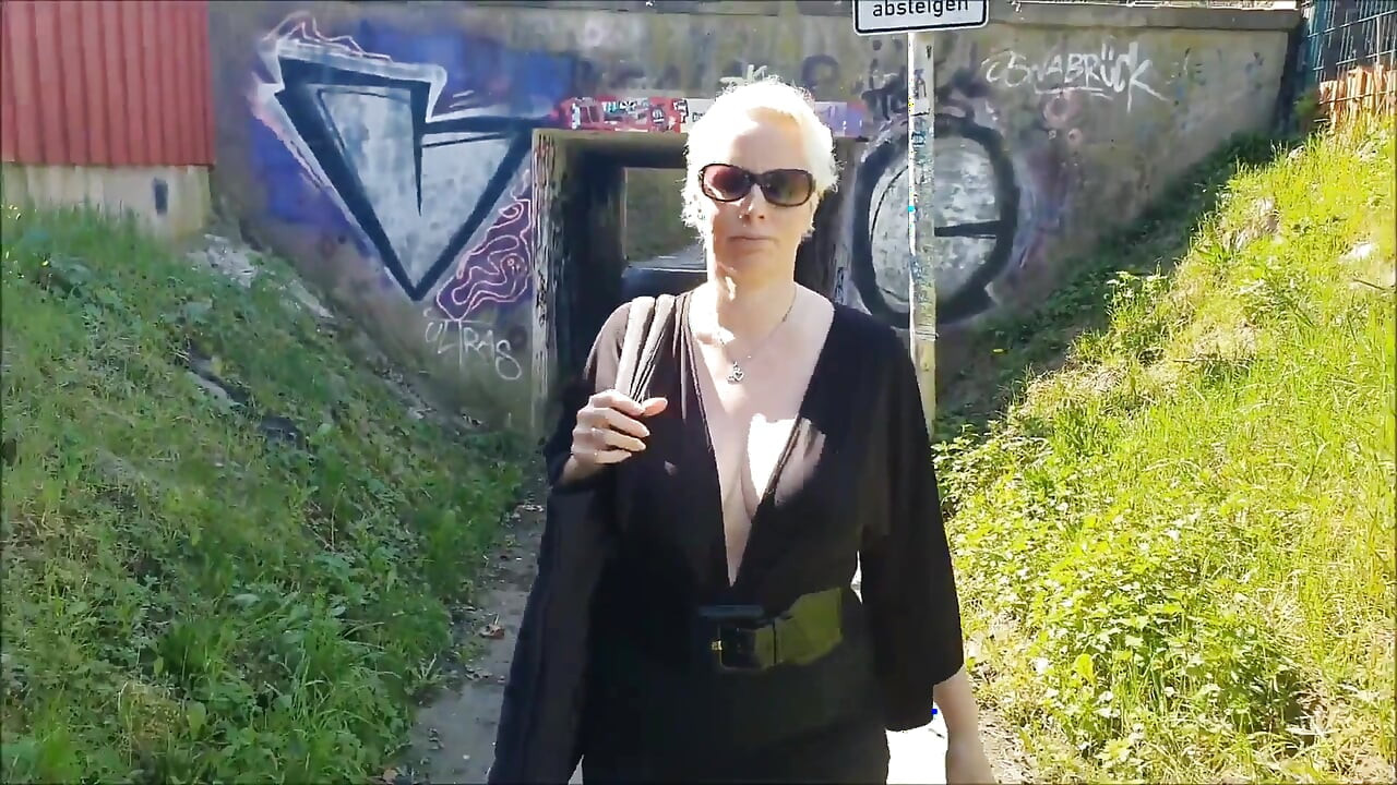 Lost Place Blowjob Och Sperma Går Hem