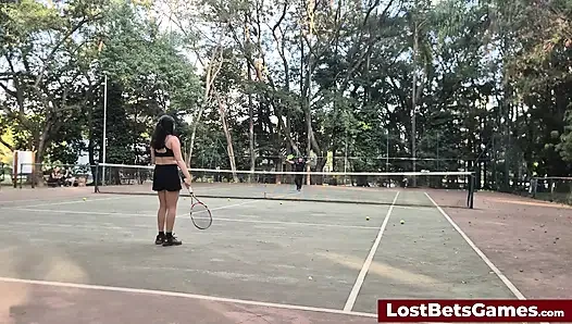 Rafaela dan igor bertanding untuk bugil di luar ruangan