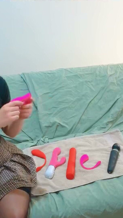 18not20'un Lovense Oyuncaklarına Derin Dalışı - Asyalı Gayzer Koni Sprey Patlaması | Bölüm 1