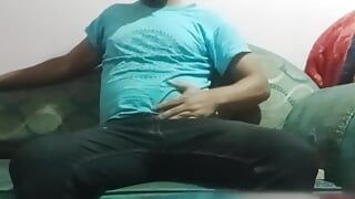 Indische jongen masturbeert