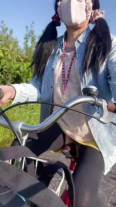 नंबर 220 सुबह बाइक की सवारी के दौरान मेरी चूत में वाइब्रेटर सेट करना