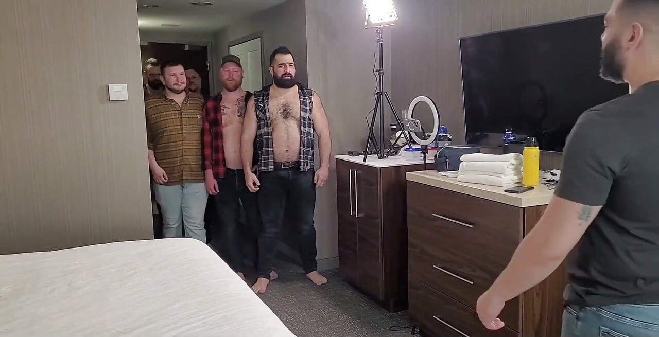 Fitting in - Bear Orgy