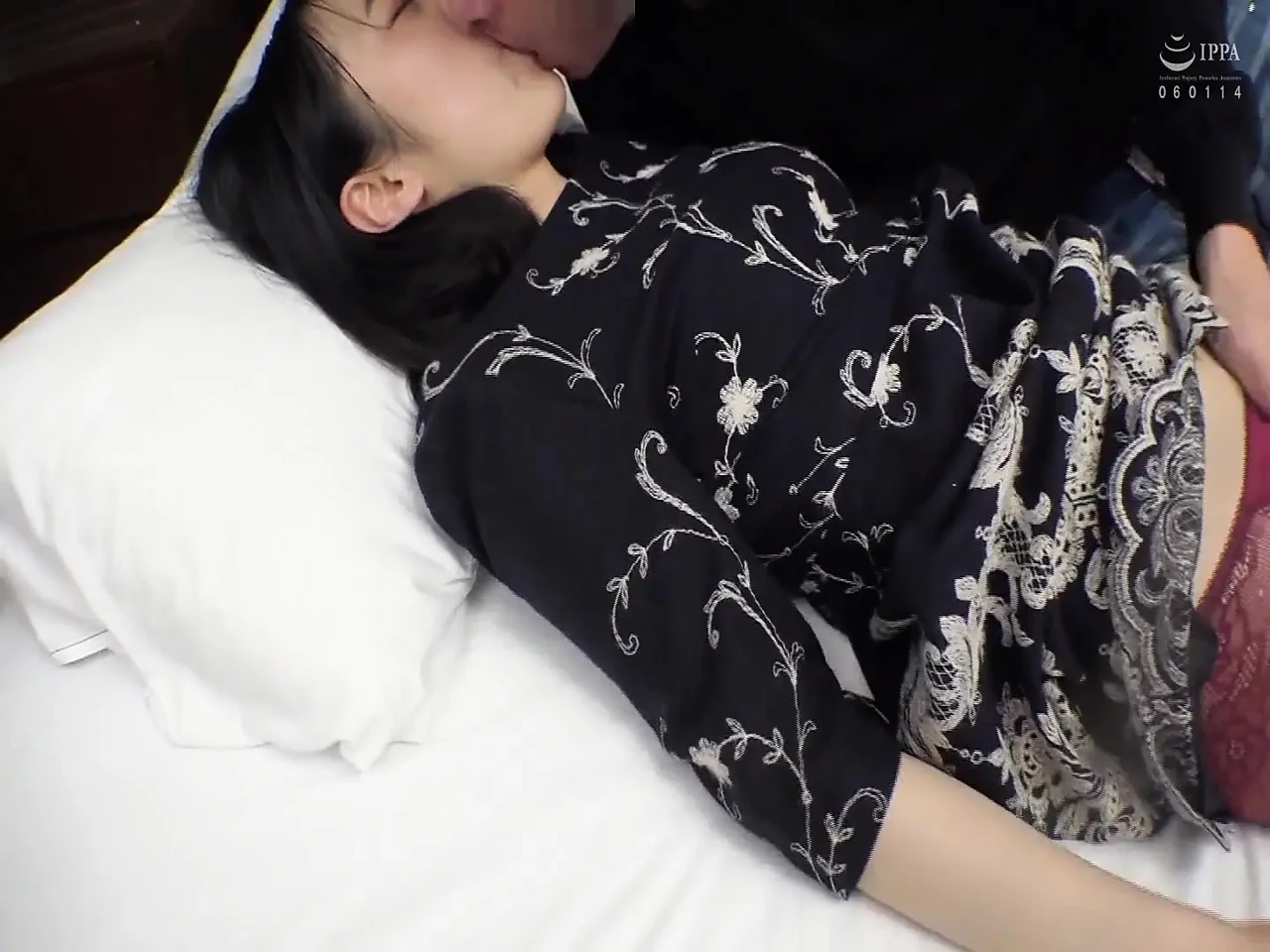 M787g07 Pick up a Young Wife Mr./ms. Who Has Just Moved to Tokyo with a Large Luggage and Immediately Have Sex at the Hotel in!