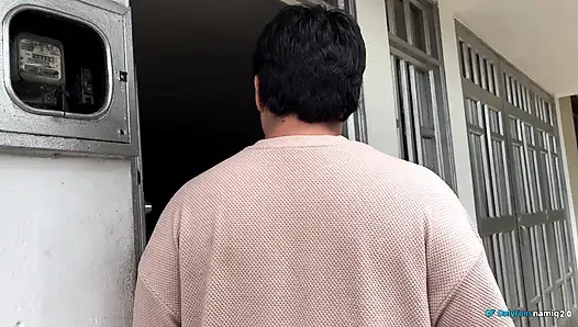 Apakah MILF teman sekamar saya?