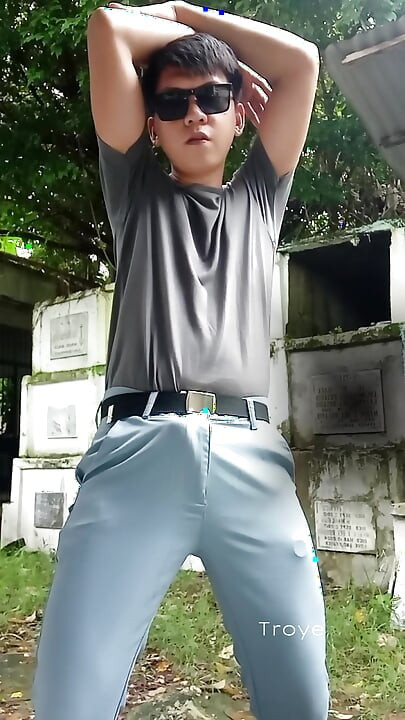 Handsome Pinoy Masturbates at Cemetery - Pinoy Jakol sa Sementeryo
