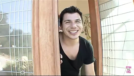 Racy блондинка сосет огромный хуй перед скачкой на нем в стиле наездницы