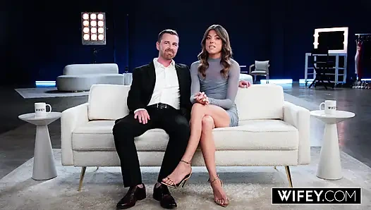 WIFEy, atemberaubende fitte hotwife jessie wird von bbc vor ehemann gedehnt