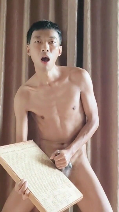 "아시아 슈퍼 소년 아늑한 오두막 망토 우아하게 자위하고 정액을 먹어"의 강력한 순간
