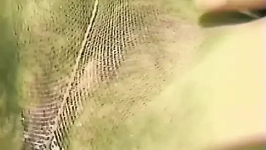 Leidenschaftliche brünette schätzchen lecken und fingern zu explosiven orgasmen