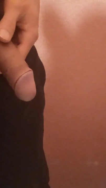 เกย์หนุ่มเซ็กซี่คนนี้ฉี่อย่างไรเมื่อเขาตื่นมาพร้อมกับการแข็งตัวของกระดูกตอนเช้าเป็นเวลาหลายวัน คลิป 2