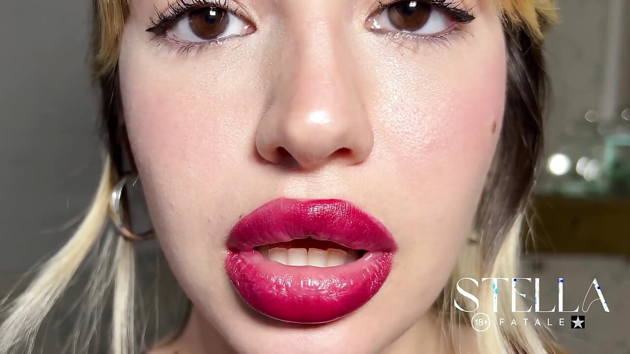 Raspberry - Lip Trembling Red Lipstick - Slow Motion