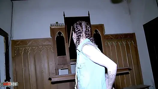 Avrupalı esmer Jordanne Kali derin gırtlağına kadar sakso ve domaltarak boşalma