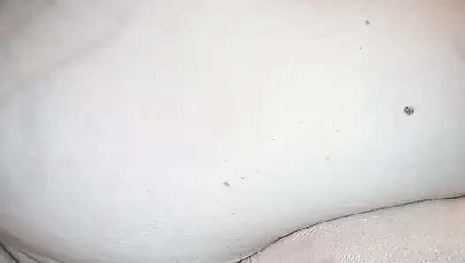 Ungarische pummelige Milf zeigt ihren brutalen, großen, runden Po und ihren weichen Bauch, Doggy-Position-Necken, zitterndes Po, amateurhaftes kurviges Solo, lang,