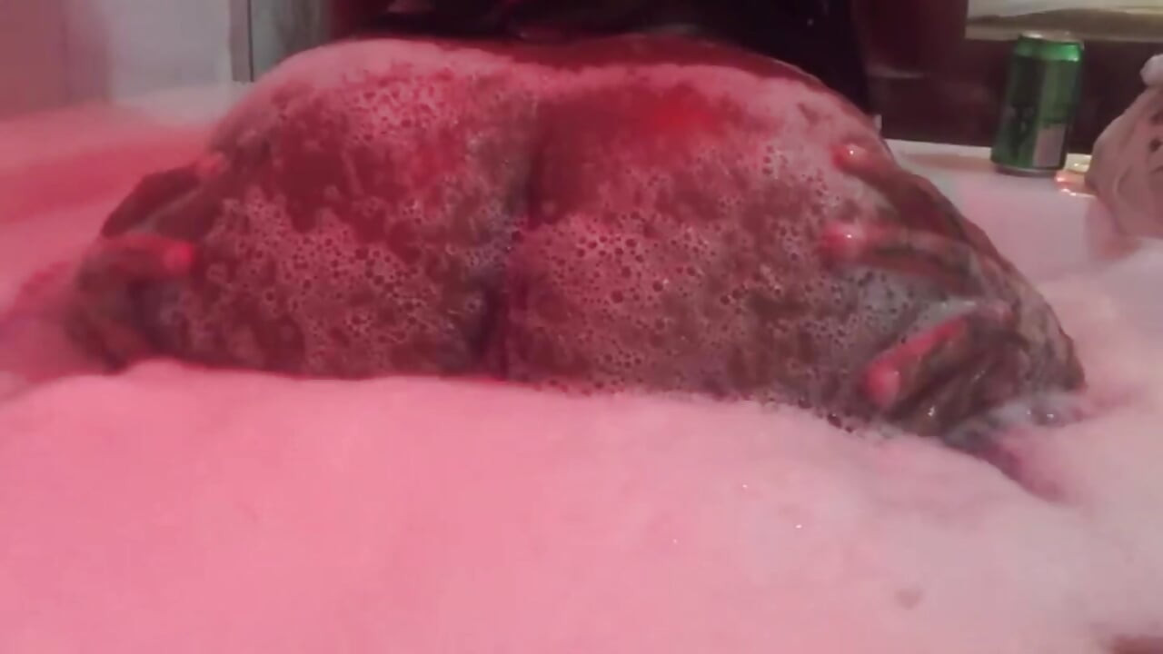 Bathatab men kale bal vali ki bari gand khana