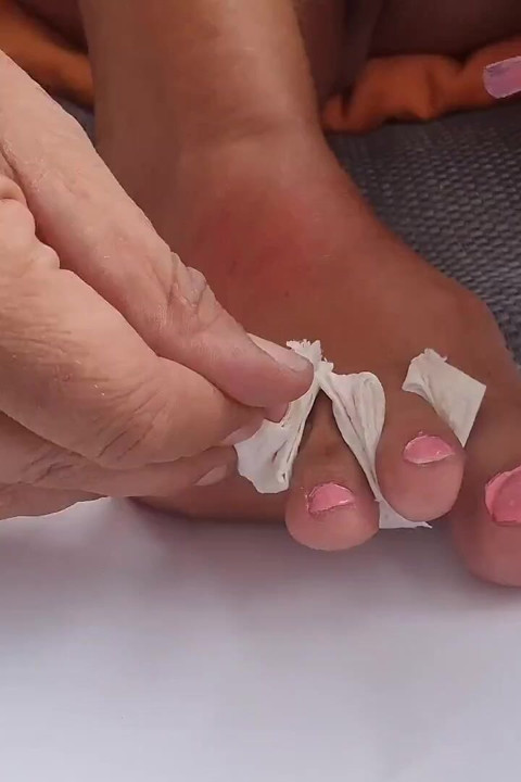 I'm Polishing My Feet and Finger Nails in Pink