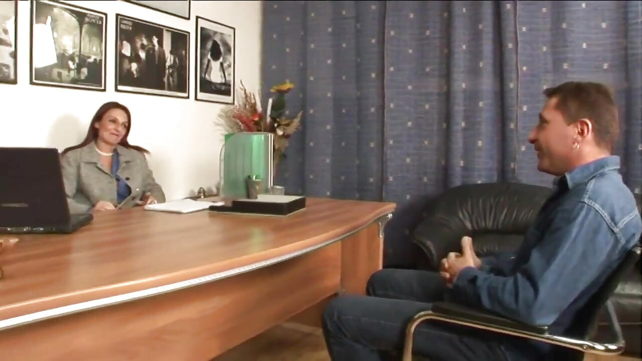 Hot Italian MILF gets her cunt screwed by a big stud