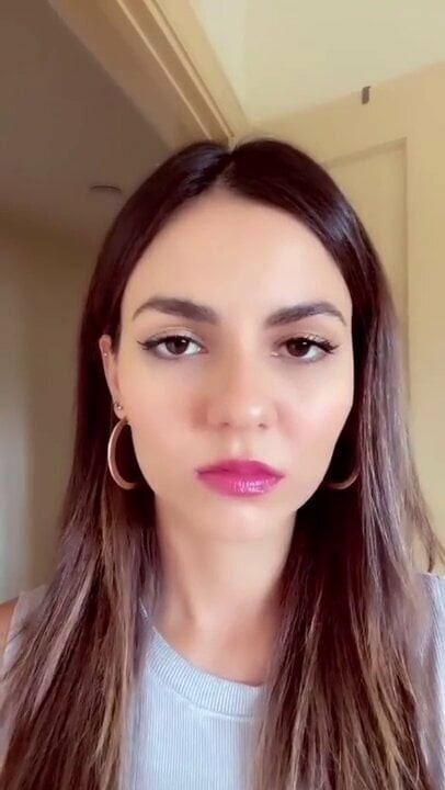 Victoria Justice and her sunset