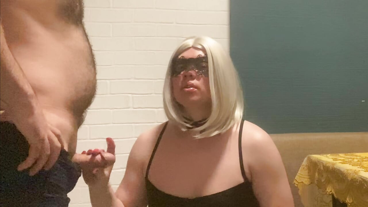 Lippy trans blonde got a mouthful of cum