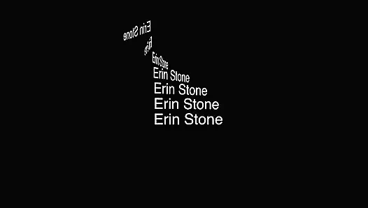 Genç kız yatak odasında mastürbasyon yapıyor ve kendine büyük orgazmlar yaşatıyor