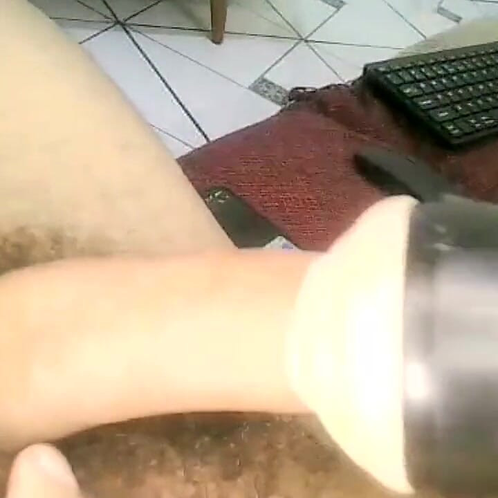 Vrući muški POV svršava nakon posla