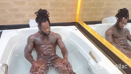 Рогоносец хотел увидеть, как его жена трахается с чёрным членом большого члена