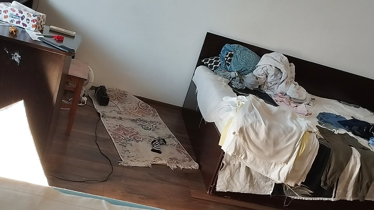 Sexy wife doing housework naked. Cum on wife's big ass. Hot foreplay with a couple, massage with oil s