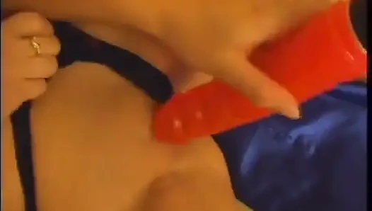 Tätowierter muskulöser typ bohrt charmantes brünettes küken veronika demeny und besahnt ihr gesicht