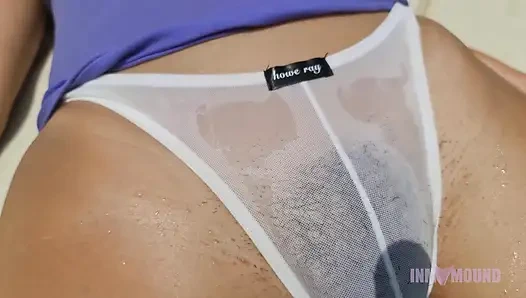 Я сняла трусики во дворе, и соседка не жаловалась.