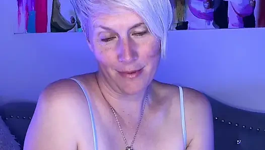 I Can’t Sleep So StepMommy Gave Me A Good JOI